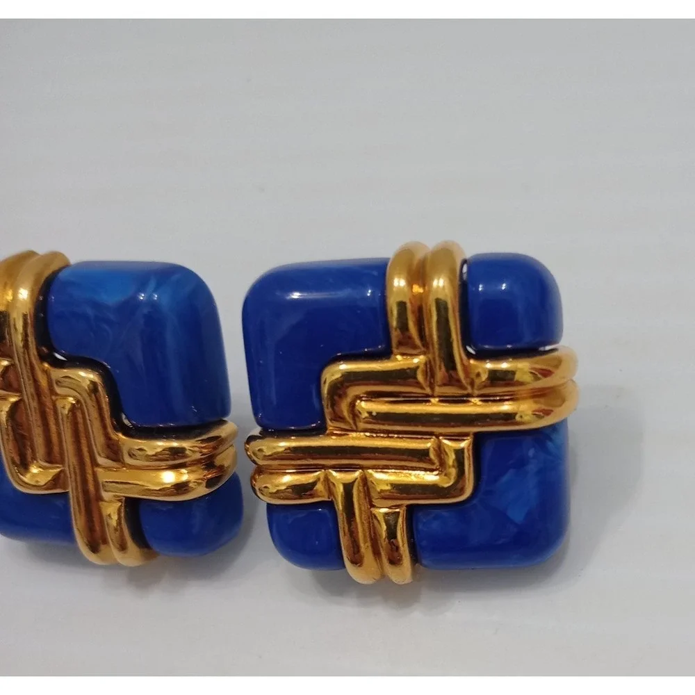 VTG Avon Convertible Colors Blue Enamel Gold Tone Statement Pierced Earring 1992